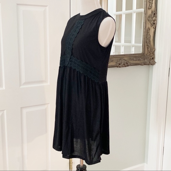 Black Mini Lace Sleeveless Shift Dress - Picture 8 of 8